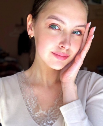 Со мной ты погрузишься в мир страсти и наслаждения. У меня есть все, чтобы сделать твои фантазии реальностью 💋 Имею широкий спектр услуг, от романтического ужина до жаркой ночи. Не стесняйся попросить, я готова исполнить все твои сокровенные мечты. У меня есть отличные отзывы и прилагаются реальные фото 🔥 Жду встречи с тобой, чтобы подарить тебе незабываемые моменты наслаждения! 😘 15114, 21 год